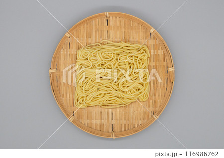 笊の上の中華麺  笊の上の中華麺  116986762