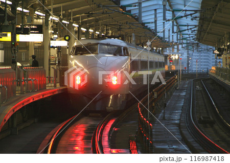 新大阪に停車中の山陽新幹線0系こだま号：フレッシュグリーン編成 116987418