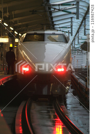 新大阪に停車中の山陽新幹線100系こだま号:フレッシュグリーン編成 新大阪に停車中の山陽新幹線100系こだま号:フレッシュグリーン編成 116987428
