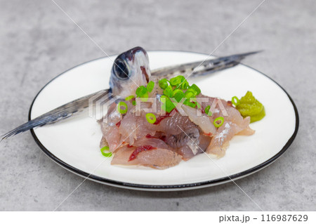 飛び魚の姿作り お刺身の盛り付け 飛び魚の姿作り お刺身の盛り付け 116987629