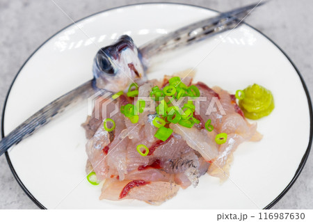 飛び魚の姿作り　お刺身の盛り付け 116987630