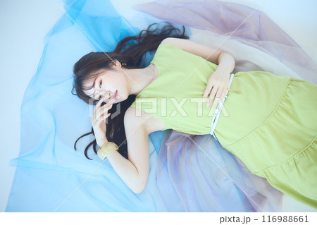夏の女性ポートレート 116988661