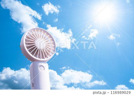 夏の空とハンディファン 1 116989029