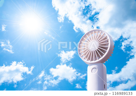 夏の空とハンディファン 2 夏の空とハンディファン 2 116989133