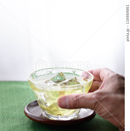 冷たい緑茶 116989861