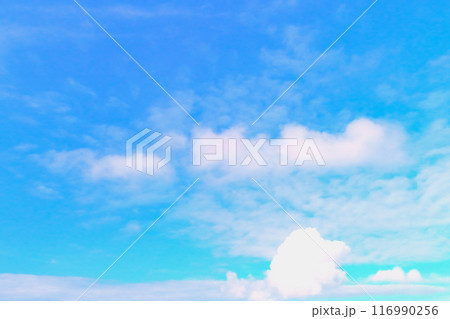 青空と白い雲・背景素材 116990256