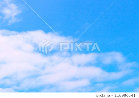 青空と白い雲・背景素材 116990341