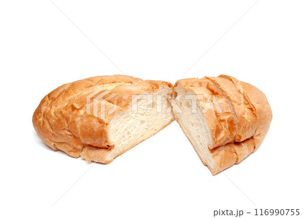 カットしたソフトタイプのフランスパン【白背景・切り抜き】 カットしたソフトタイプのフランスパン【白背景・切り抜き】 116990755