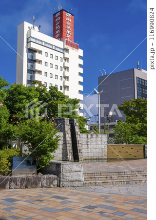 【縦写真】郡山駅の麓山の滝モニュメント 【縦写真】郡山駅の麓山の滝モニュメント 116990824