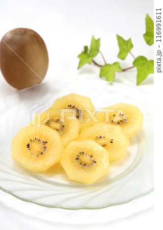 カットされたゴールドキウイ カットされたゴールドキウイ 116991611