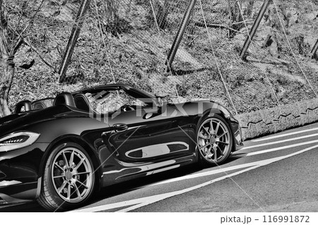 ピカピカの黒いオープンカー ピカピカの黒いオープンカー 116991872