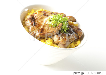 きじ焼き丼、焼き鳥丼、親子丼、白背景で撮影 きじ焼き丼、焼き鳥丼、親子丼、白背景で撮影 116993046