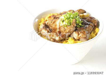 きじ焼き丼、焼き鳥丼、親子丼、白背景で撮影 116993047