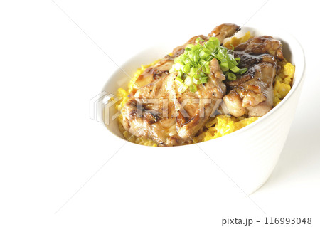 きじ焼き丼、焼き鳥丼、親子丼、白背景で撮影 116993048