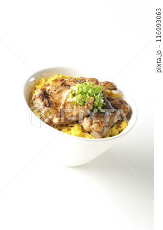 きじ焼き丼、焼き鳥丼、親子丼、白背景で撮影 きじ焼き丼、焼き鳥丼、親子丼、白背景で撮影 116993063