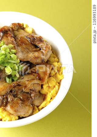 きじ焼き丼、焼き鳥丼、親子丼 116993189
