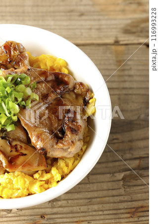 きじ焼き丼、焼き鳥丼、親子丼 116993228