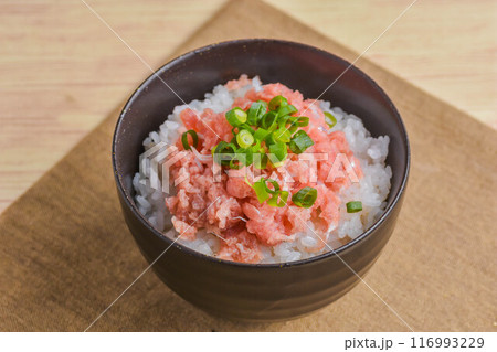 定番の丼　ネギトロ丼 116993229