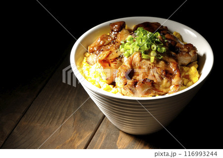 きじ焼き丼、焼き鳥丼、親子丼 116993244