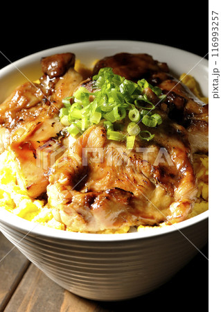 きじ焼き丼、焼き鳥丼、親子丼 116993257