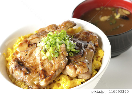 きじ焼き丼、焼き鳥丼、親子丼、味噌汁 きじ焼き丼、焼き鳥丼、親子丼、味噌汁 116993390