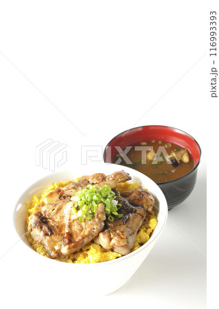 きじ焼き丼、焼き鳥丼、親子丼、味噌汁 きじ焼き丼、焼き鳥丼、親子丼、味噌汁 116993393