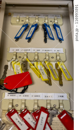 管理物件（マンション）のキーボックスとキー（鍵束） 116993891