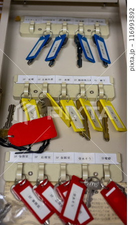 管理物件（マンション）のキーボックスとキー（鍵束） 116993892