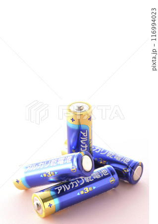 単三のアルカリ乾電池 116994023