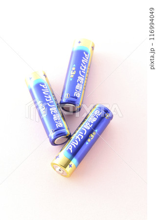 単三のアルカリ乾電池 116994049