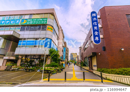 日本の横浜都市景観 JR横浜線 十日市場駅 南口 駅前の商店街などを望む=7月20日 日本の横浜都市景観 JR横浜線 十日市場駅 南口 駅前の商店街などを望む=7月20日 116994647