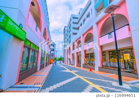 日本の横浜都市景観　JR横浜線 十日市場駅 南口 駅前の商店街などを望む＝7月20日 116994651