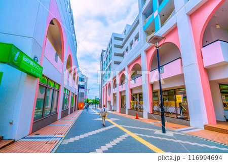 日本の横浜都市景観　JR横浜線 十日市場駅 南口 駅前の商店街などを望む＝7月20日 116994694