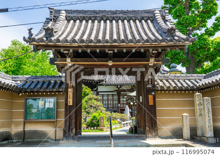 大阪市天王寺区餌差町 興徳寺(創建天平年間) 山門 大阪市天王寺区餌差町 興徳寺(創建天平年間) 山門 116995074