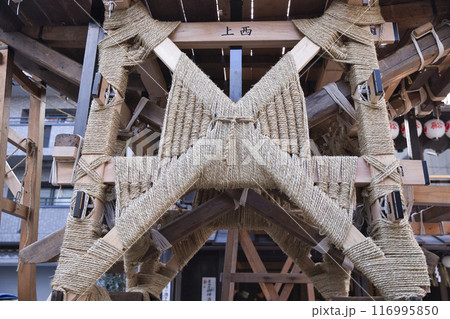 祇園祭 船鉾 山鉾建て中しか見られない縄がらみ1 祇園祭 船鉾 山鉾建て中しか見られない縄がらみ1 116995850