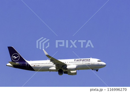 Belgium, Zaventem, Lufthansa Fanhansa plane after takeoff from Brussels Airport 116996270