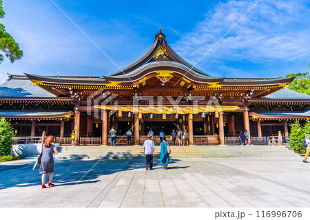 日本の寒川都市景観　相模國一之宮 寒川神社・御本殿などを望む＝令和6年7月21日 116996706