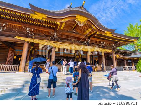 日本の寒川都市景観　相模國一之宮 寒川神社・御本殿などを望む＝令和6年7月21日 116996711