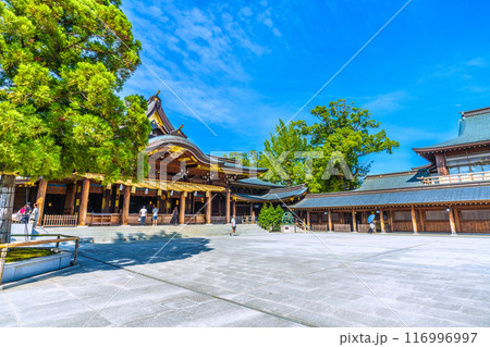日本の寒川都市景観 相模國一之宮 寒川神社・御本殿(左奥)などを望む=令和6年7月21日 日本の寒川都市景観 相模國一之宮 寒川神社・御本殿(左奥)などを望む=令和6年7月21日 116996997