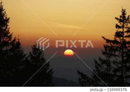 Sunset at Rechelberg mountain in wintertime, Bavaria, Germany Sunset at Rechelberg mountain in wintertime, Bavaria, Germany 116998376