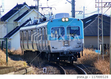 赤城山の麓を駆け抜ける… 上毛電鉄700形 117000128