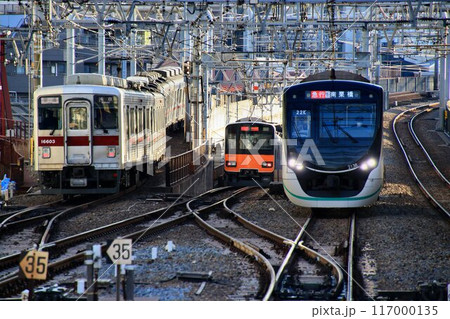 明治35年開業の曳舟駅へ… スカイツリーラインと半蔵門線 明治35年開業の曳舟駅へ… スカイツリーラインと半蔵門線 117000135