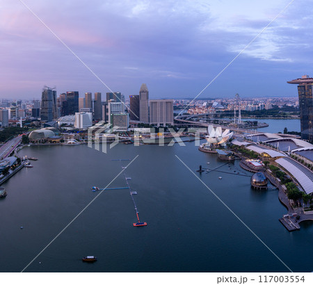 夕暮れ迫るシンガポールのパノラマ風景 夕暮れ迫るシンガポールのパノラマ風景 117003554