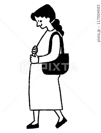 お腹を大事にしながら歩く妊婦さん_2 117004085