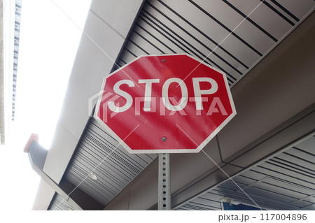 アメリカ・ハワイの停止標識 STOP アメリカ・ハワイの停止標識 STOP 117004896