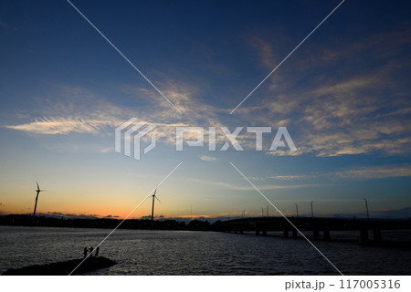 真夏の青い海の風景 117005316