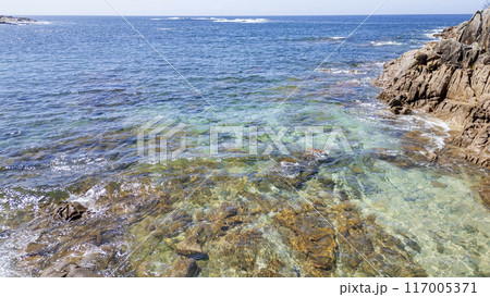 オーシャンブルーに透き通るオーストラリア西海岸の海 117005371