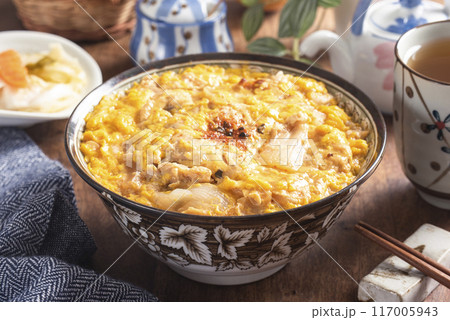 Chicken and egg rice bowl - Oyakodon Chicken and egg rice bowl - Oyakodon 117005943