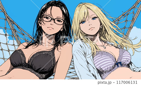 沖縄の青空の下、下着姿でハンモックで女友達といる若い女性