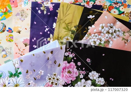 和柄の折り紙 117007320